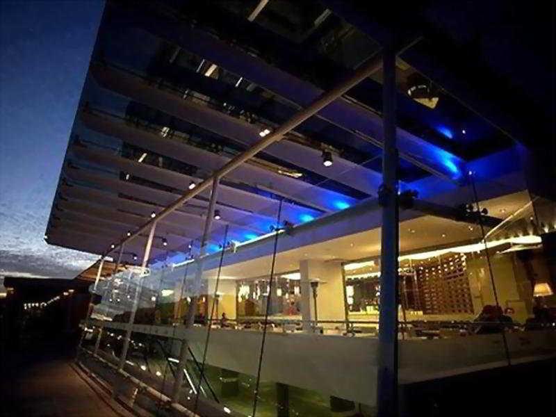 Crown Promenade Perth Hotel Exterior photo